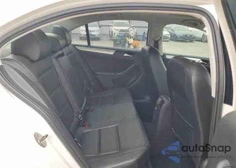 2013 Volkswagen Jetta Se z USA, uszkodzony, nr VIN 3VWDX7AJ1DM437194